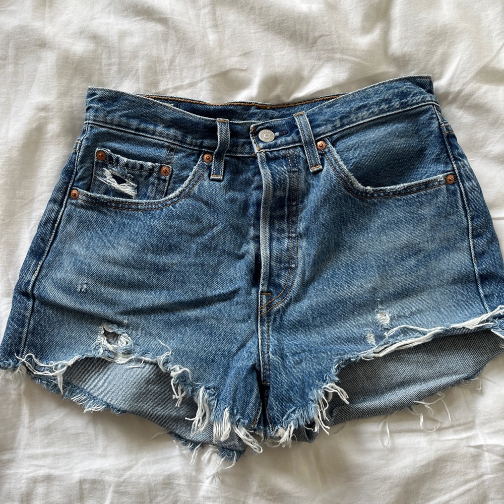 levi’s dark wash denim shorts